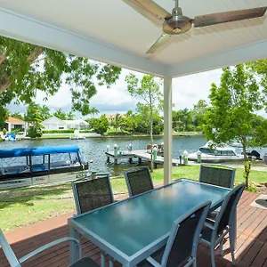 Noosa Entrance Waterfront Курортный комплекс